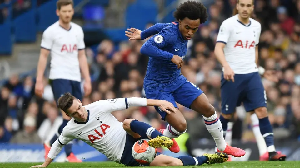 Árbitros del VAR en Premier League admitieron que debieron expulsar a Lo Celso