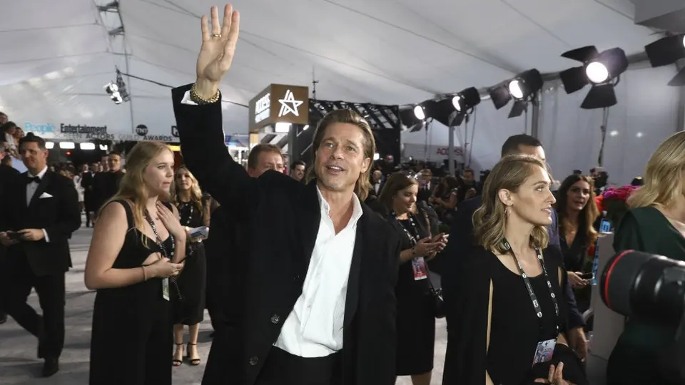 VIDEO: Brad Pitt celebró el pase de los Chiefs al Super Bowl en los SAG Awards