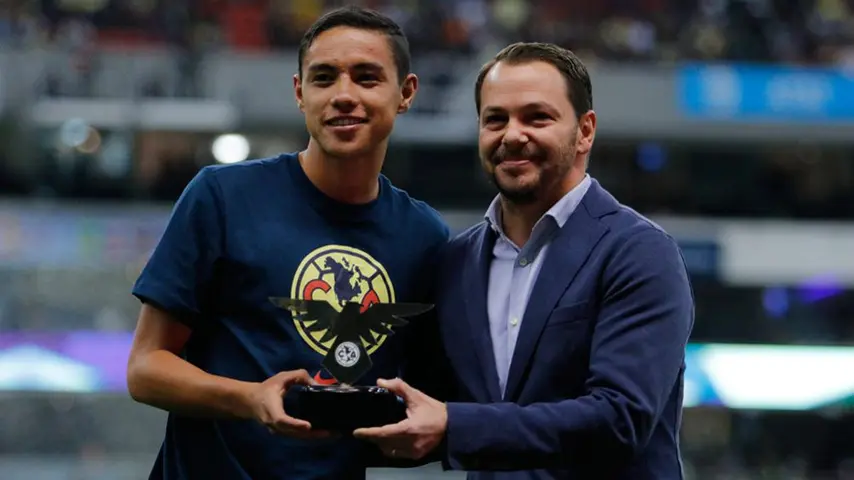 Emilio Lara recibe un reconocimiento por parte del América | IMAGO7