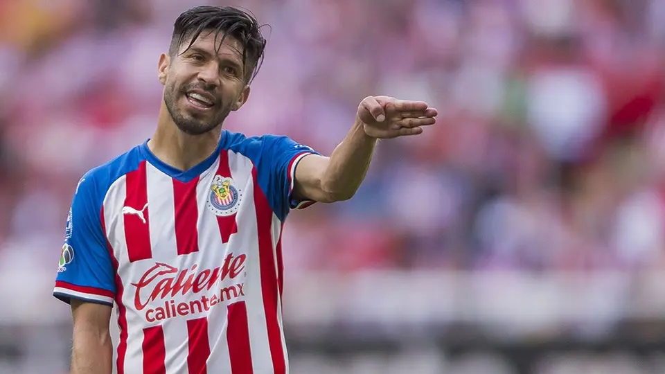 Oribe Peralta sería el '9' titular de Chivas vs Morelia