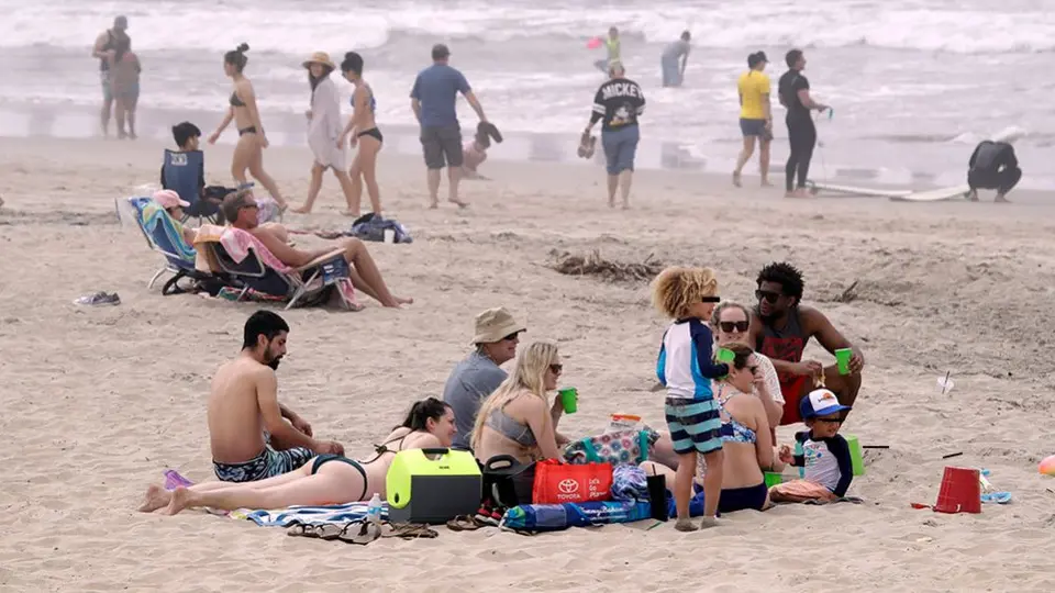 California ordenó cerrar todas las playas ante desborde de la gente