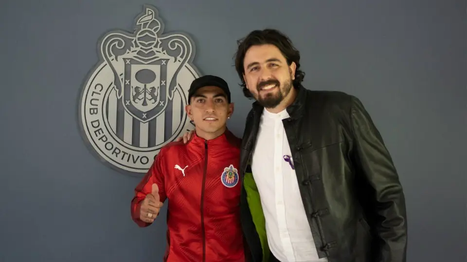 Víctor Guzmán hizo golazo en su primer entrenamiento con Chivas