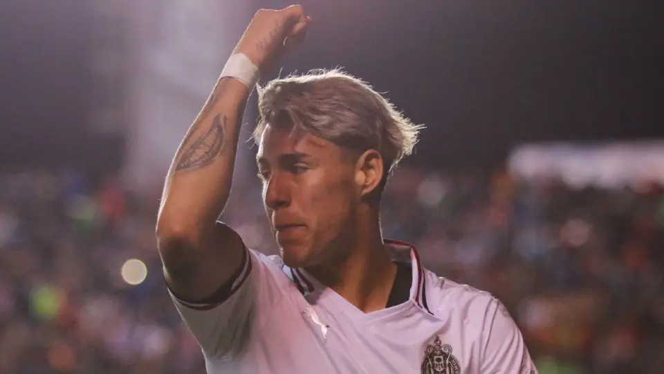 Chivas: Chicote Calderón será sancionado por irse de fiesta