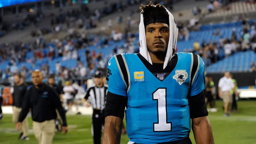 Cam Newton se someterá a una operación en el pie izquierdo