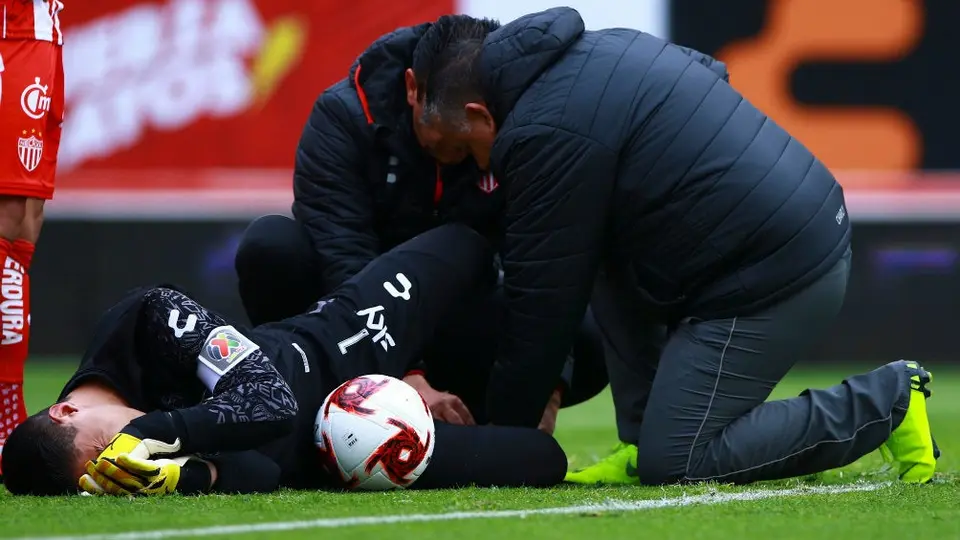 VIDEO: Hugo González sufrió escalofriante lesión en el Necaxa vs Puebla