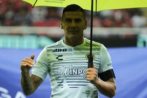 Carlos Salcido denunció que hackearon su Instagram