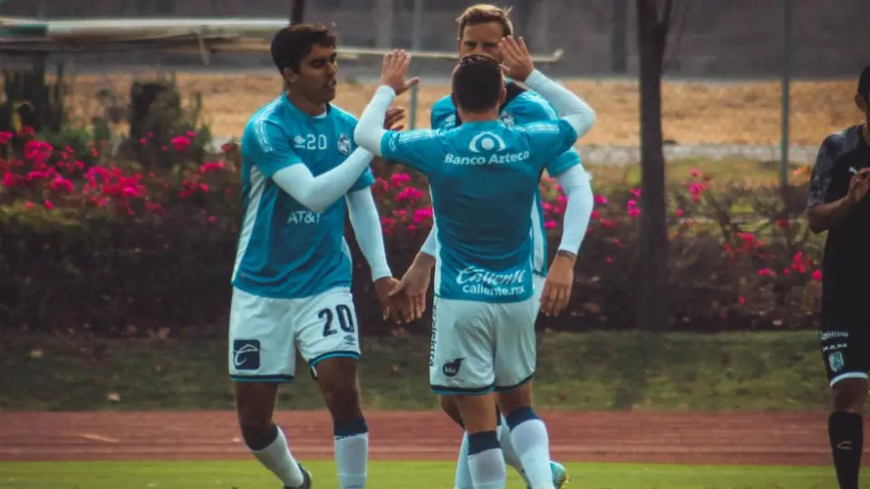Polaco Menéndez se estrenó como goleador en debut con Puebla
