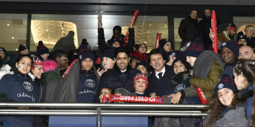 Nasser bin Ghanim Al-Khelaïfi Presidente del club con los niños de su fundación | TWITTER@PSGCHILDREN