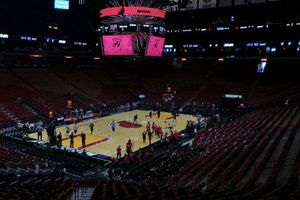 NBA considera reanudarse directo en Playoffs