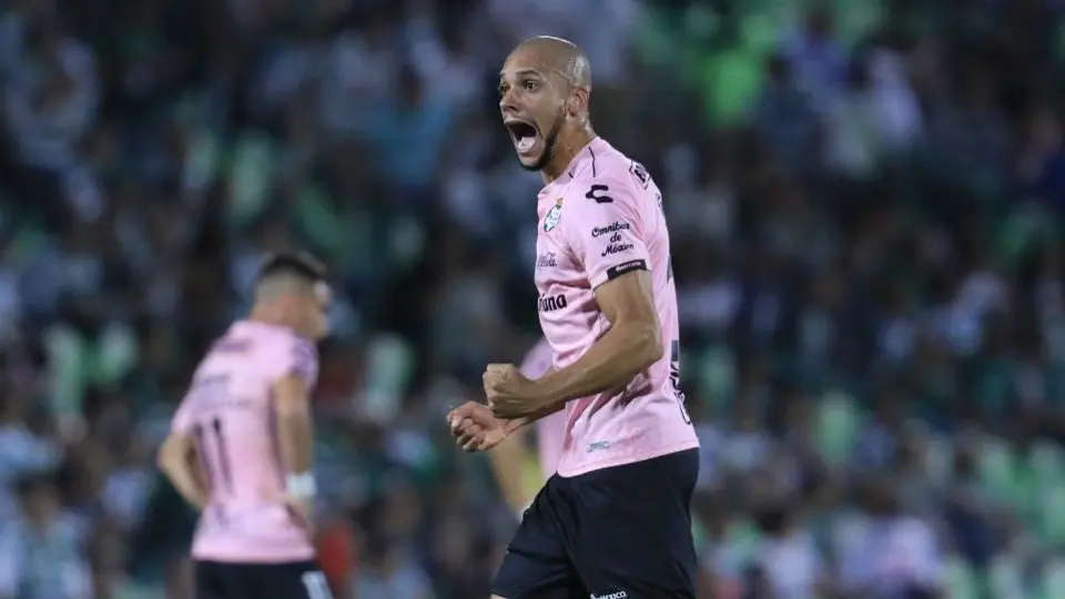 Santos trolleó a medio español por confundirlo con el club brasileño