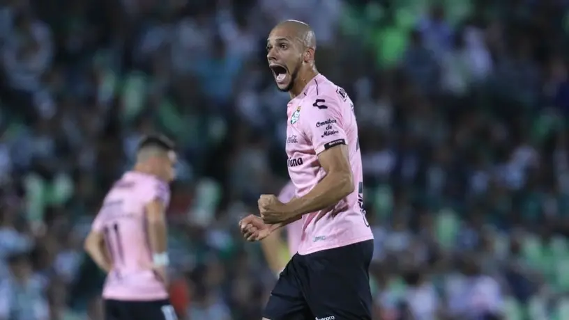 Santos trolleó a medio español por confundirlo con el club brasileño