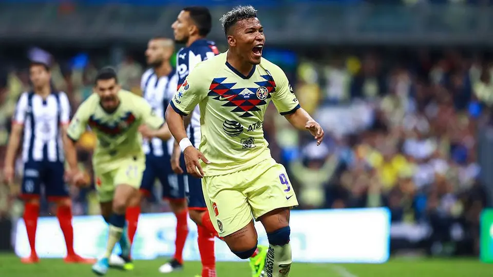América: Roger Martínez decidió quedarse al menos por un semestre más