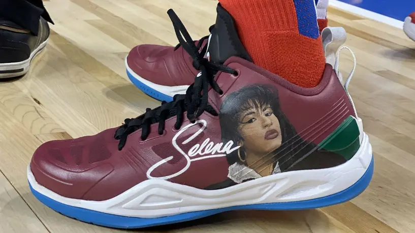 Langston Galloway, de los Pistons, lució zapatos con la imagen de Selena