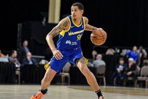 NBA: Juan Toscano debutó con Warriors en derrota frente a Lakers