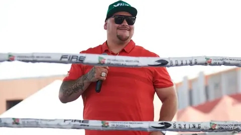 Andy Ruiz presumió su nuevo lujoso Ferrari