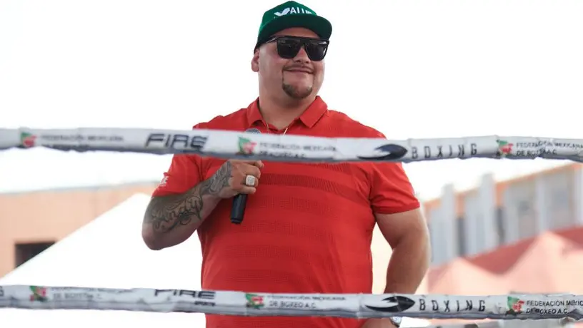 Andy Ruiz presumió su nuevo lujoso Ferrari