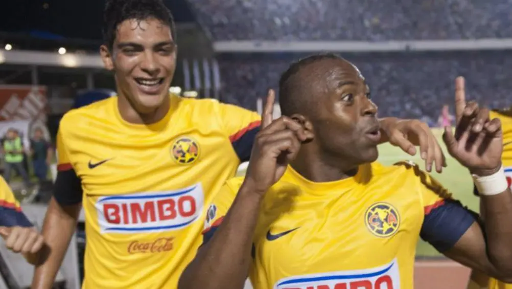 Raúl Jiménez y Chucho Benítez celebran un gol | MEXSPORT