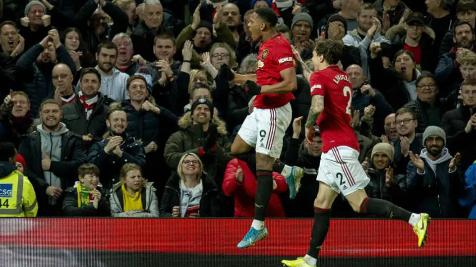 Manchester United volvió a ganar tras tres partidos sin conocer la victoria  