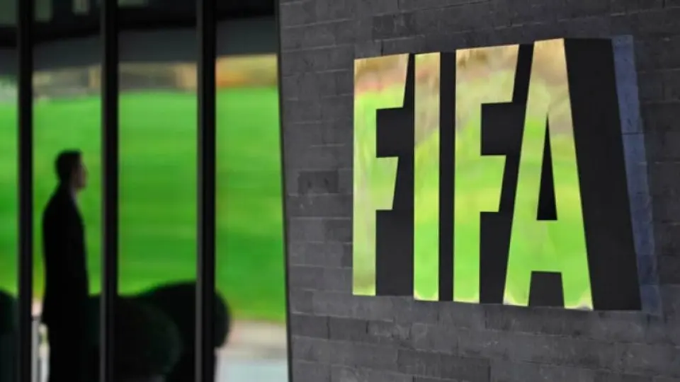 FIFA sugirió prolongar hasta final de temporada contratos de jugadores que terminen en junio