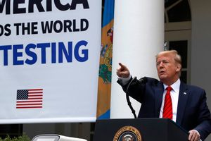 VIDEO: Trump abandonó conferencia tras discutir con reportera asiática