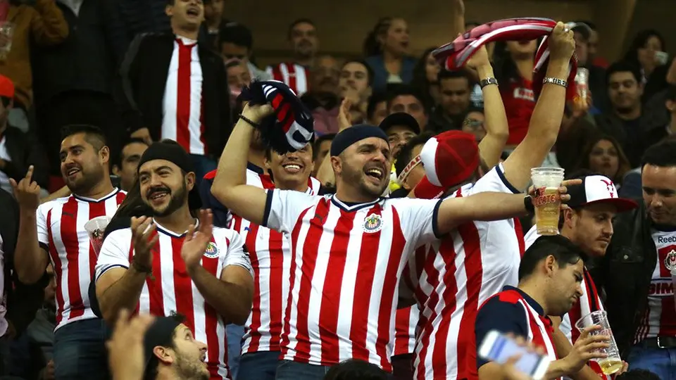 Chivas, recibido con una auténtica fiesta en el Aeropuerto de la Ciudad de México