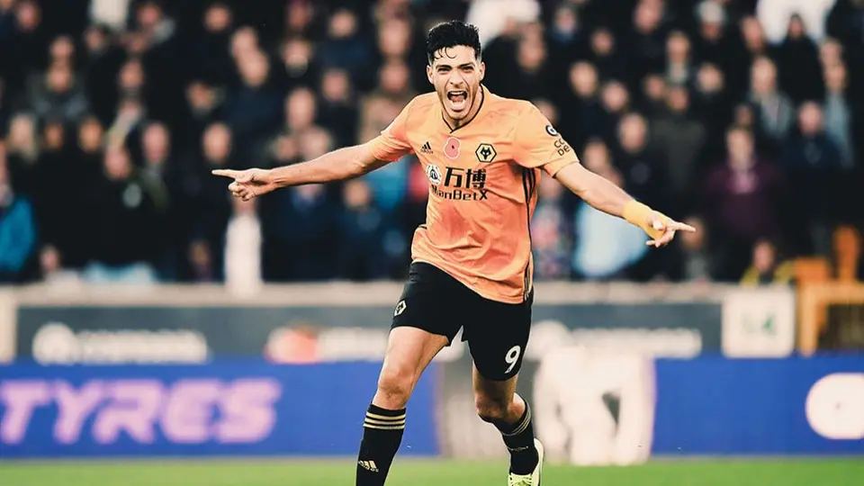 Raúl Jiménez anotó el gol 100 de su carrera a nivel de clubes