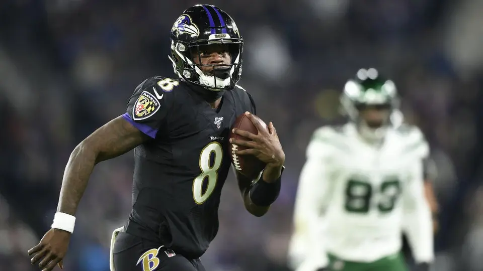 Lamar Jackson rompió récord de yardas por tierra de un quarterback en una temporada
