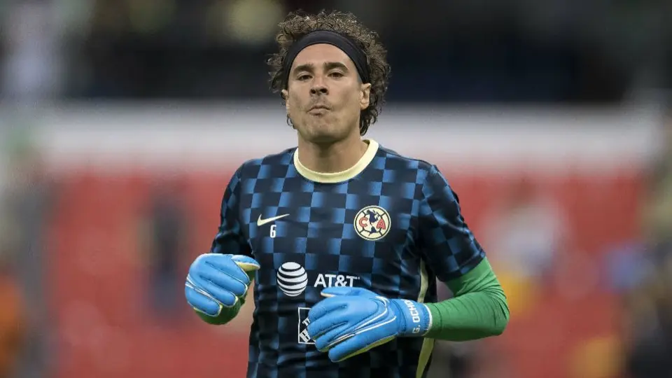 Cuerpo técnico de América medita dejar en la banca a Memo Ochoa