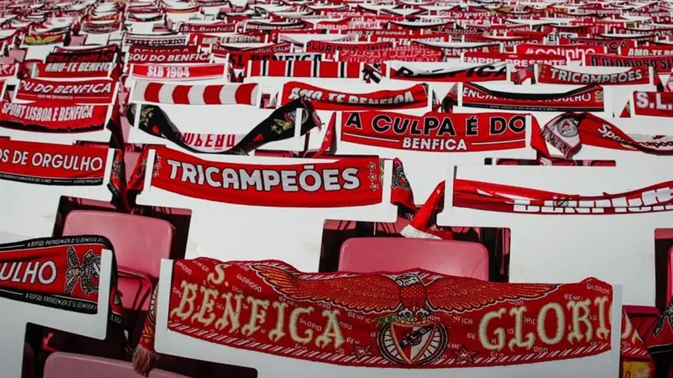 Benfica: Afición de las Águilas fue recordada con bufandas en juego contra Tondela
