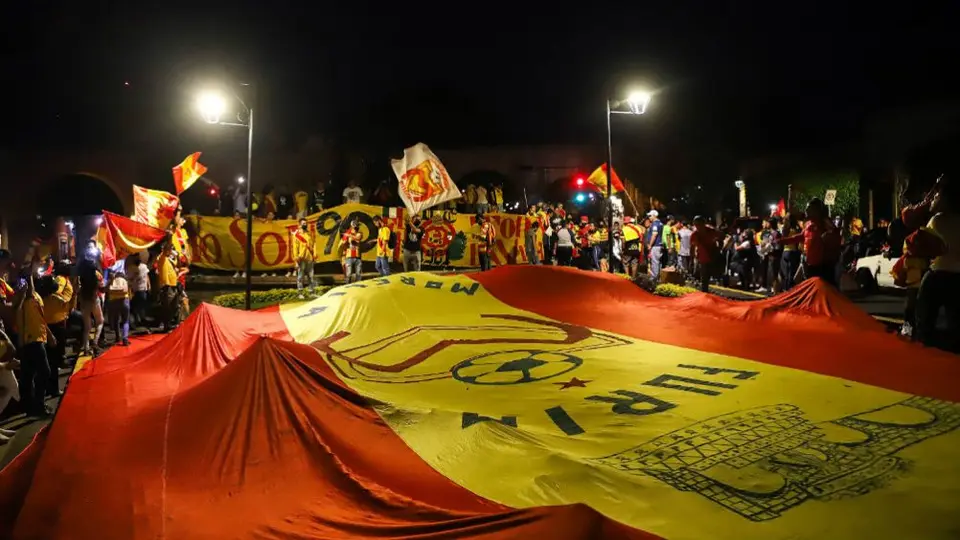 Afición de Morelia bloqueó la salida de camiones de mudanza del Morelos