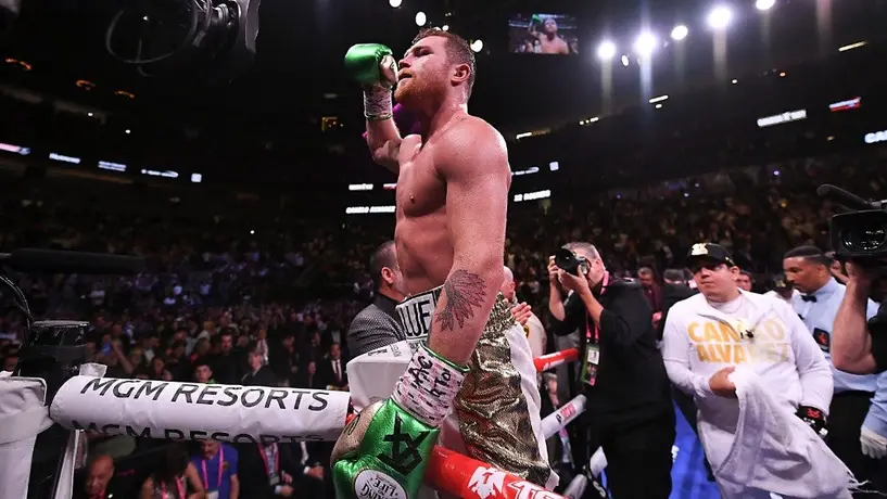 Canelo Álvarez, en pláticas para enfrentar a Derevyanchenko en septiembre