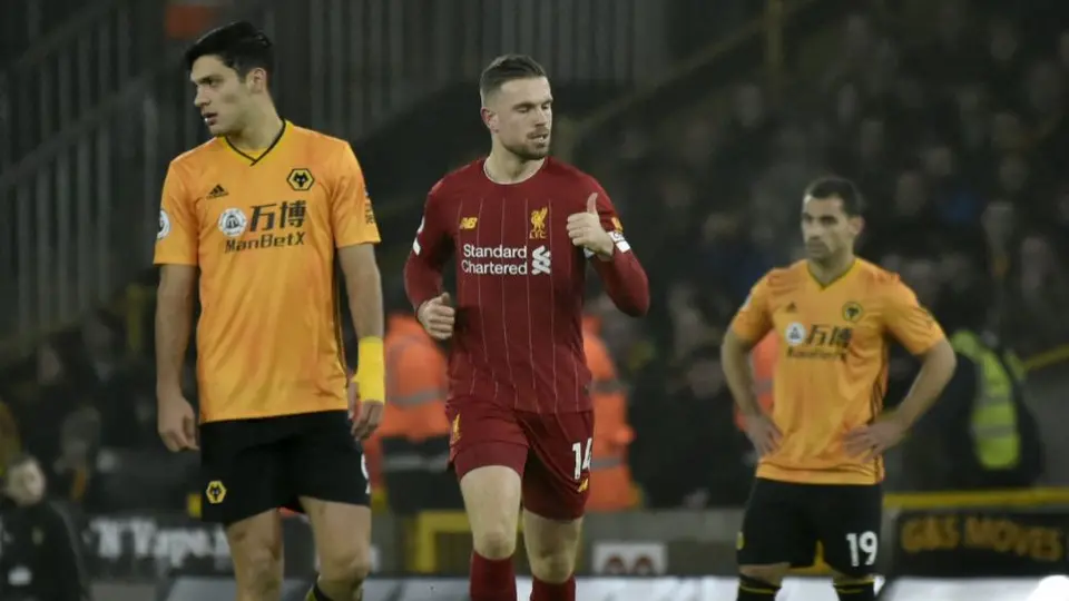 Liverpool derrotó a Wolverhampton a pesar de gol de Raúl Jiménez