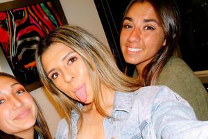 VIDEO: Jugadoras del América Femenil sostuvieron 'cascarita' con niños en vía pública