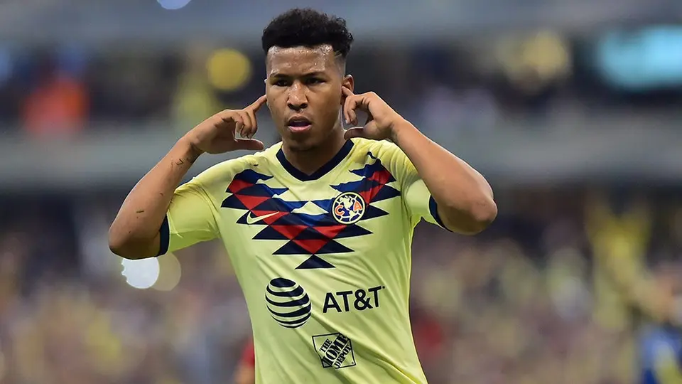 América: Piojo Herrera guardaría a Roger vs Tigres para no arriesgar su venta con una lesión