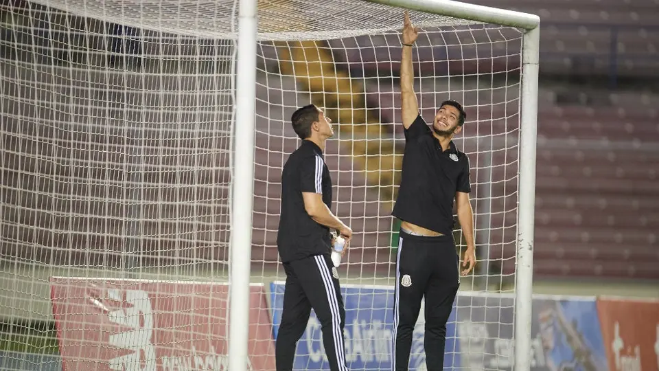 Raúl Jiménez reveló que tenía un uniforme de Jorge Campos y quería ser portero