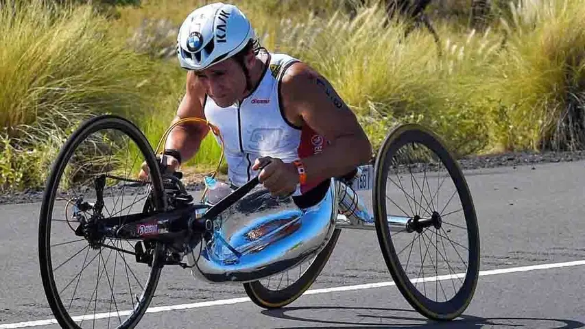 Alex Zanardi, durante una prueba de ciclismo | AP