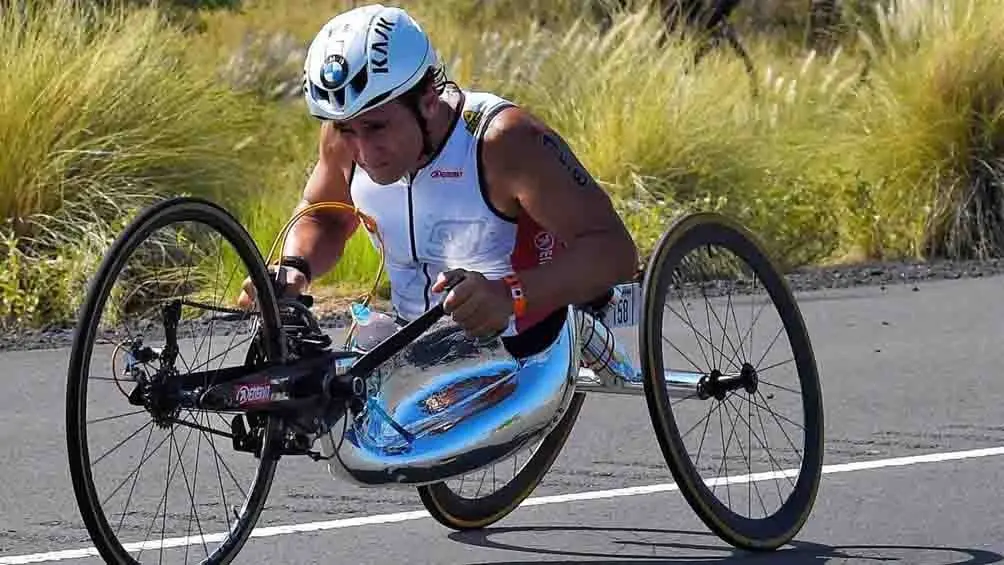 Alex Zanardi, durante una prueba de ciclismo | AP