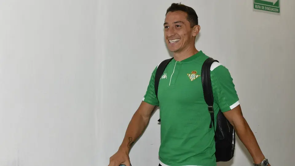 Andrés Guardado se unió a la donación de peluches para niños de Jalisco