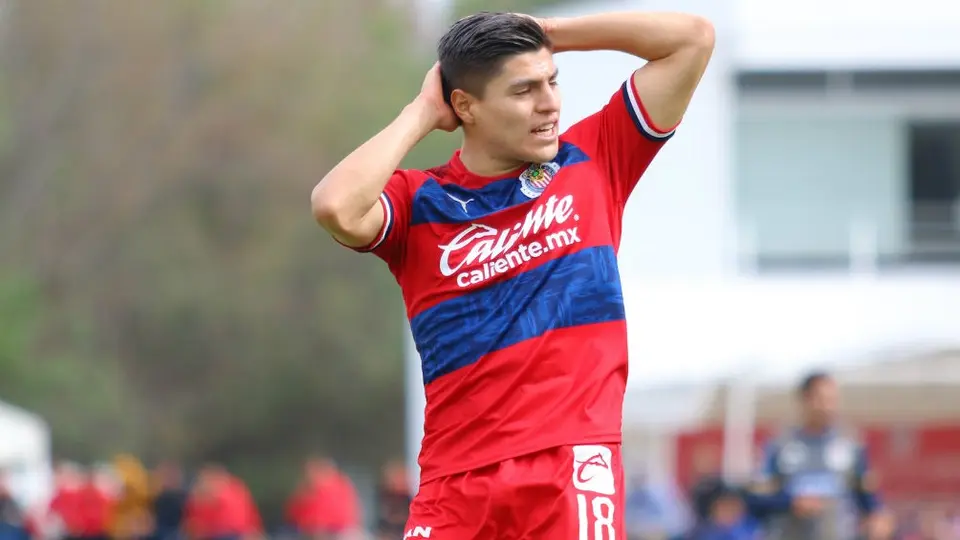 Chivas: Ronaldo Cisneros sería otra baja del Rebaño por influenza