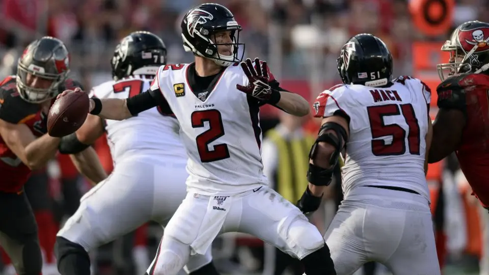 Falcons aprovechó errores de Buccaneers en tiempo extra para vencer