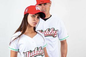Diablos Rojos del México presentaron sus nuevos uniformes