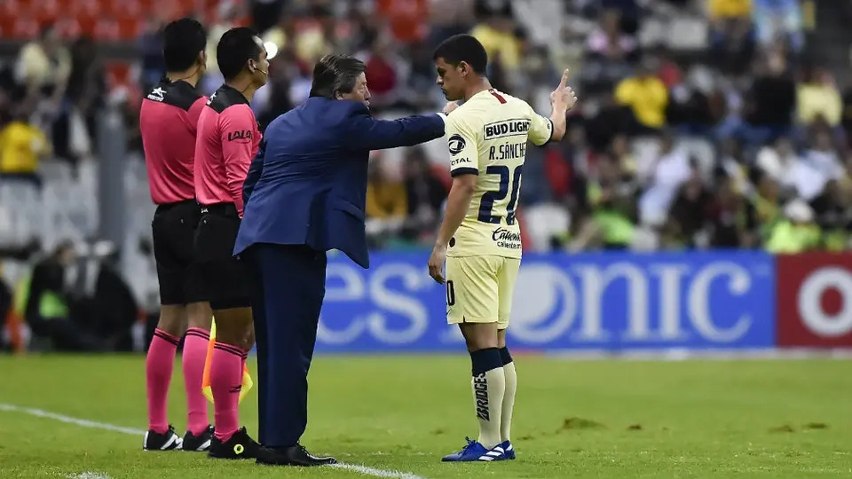 América: Piojo Herrera reveló que seguirán apostando por jóvenes extranjeros