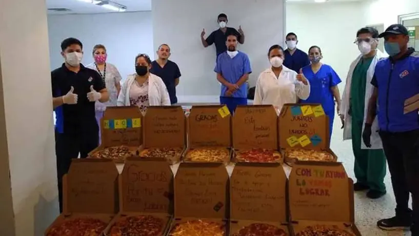 Personal del IMSS Saltillo recibió pizza gratis por combatir el COVID-19