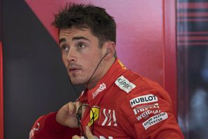 Leclerc dejó a su novia fuera de casa por jugar videojuegos