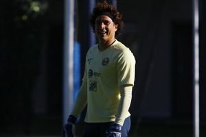 Memo Ochoa se tomó divertida foto con el 'Perro Rabioso'
