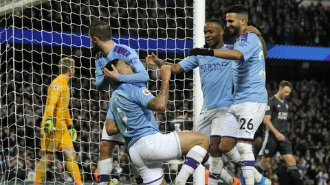 Manchester City venció al Leicester y sigue soñando con conquistar la Premier