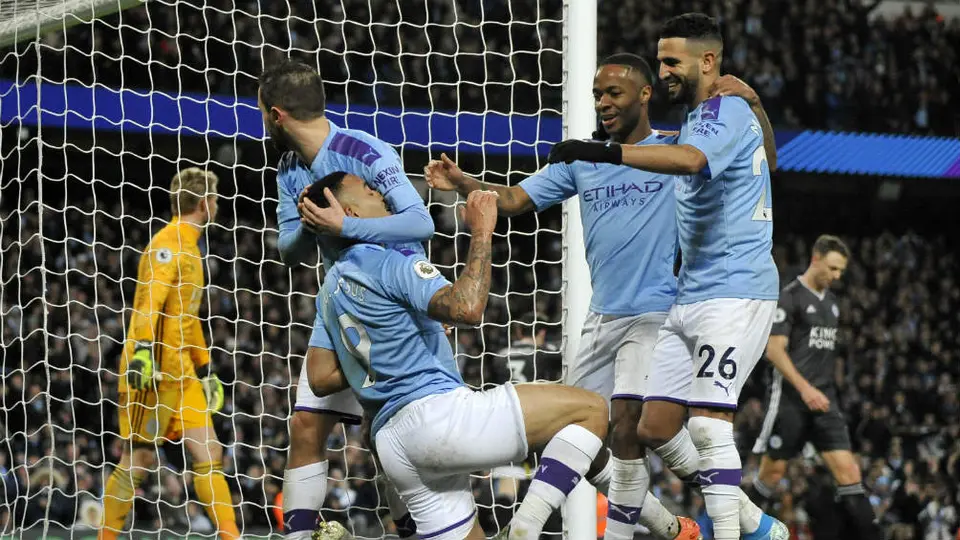 Manchester City venció al Leicester y sigue soñando con conquistar la Premier
