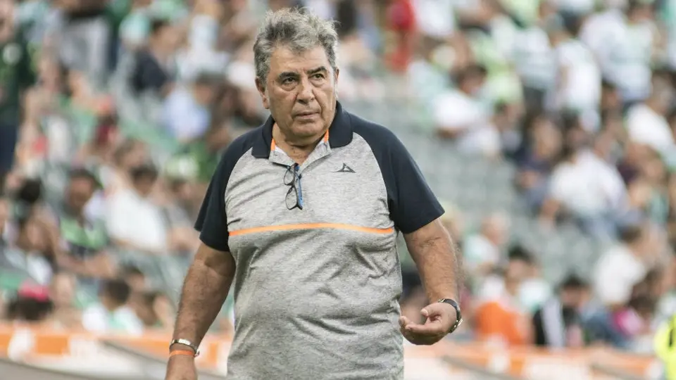 Carlos Reinoso pagó apuesta a usuaria de Twitter tras derrota de  América