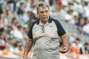 Carlos Reinoso pagó apuesta a usuaria de Twitter tras derrota de  América