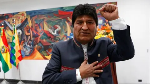 Evo Morales abandonó México para ir a Cuba